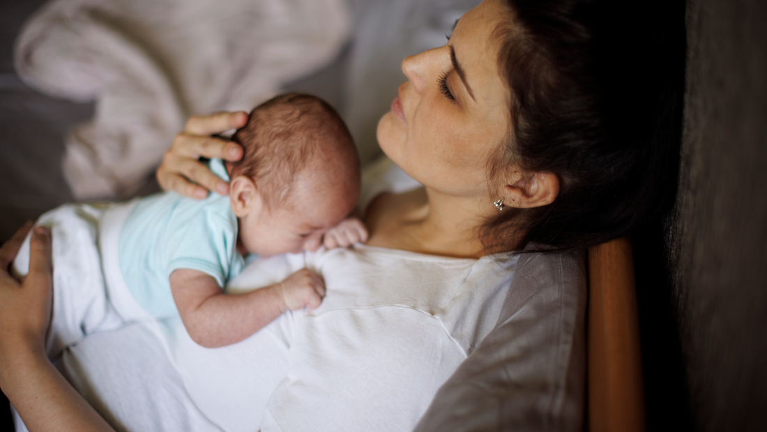 😴 Retour de couches, nuits hachées, baby blues... Et si on offrait du vrai soutien à une jeune maman ?