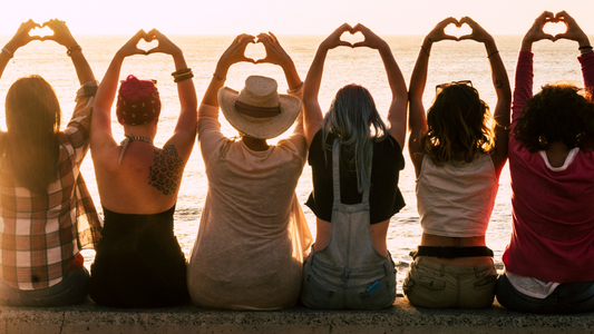 5 raisons d’organiser une Saint-Valentin entre amis 🎉💖